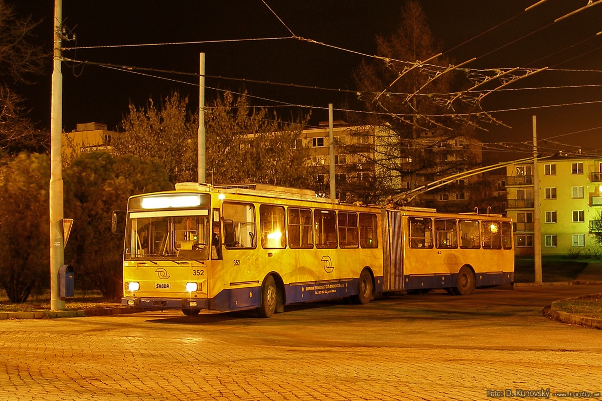 Злин, Škoda 15Tr13/6M № 352