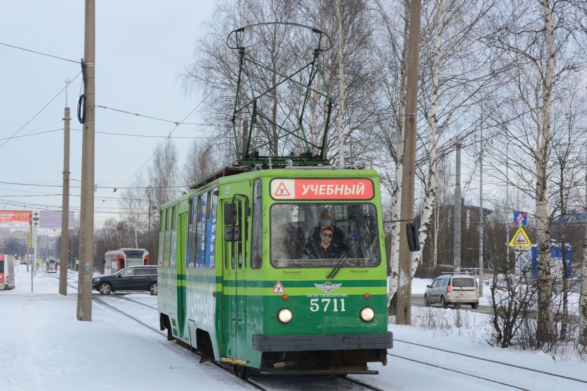 Санкт-Петербург, ЛМ-68М № 5711