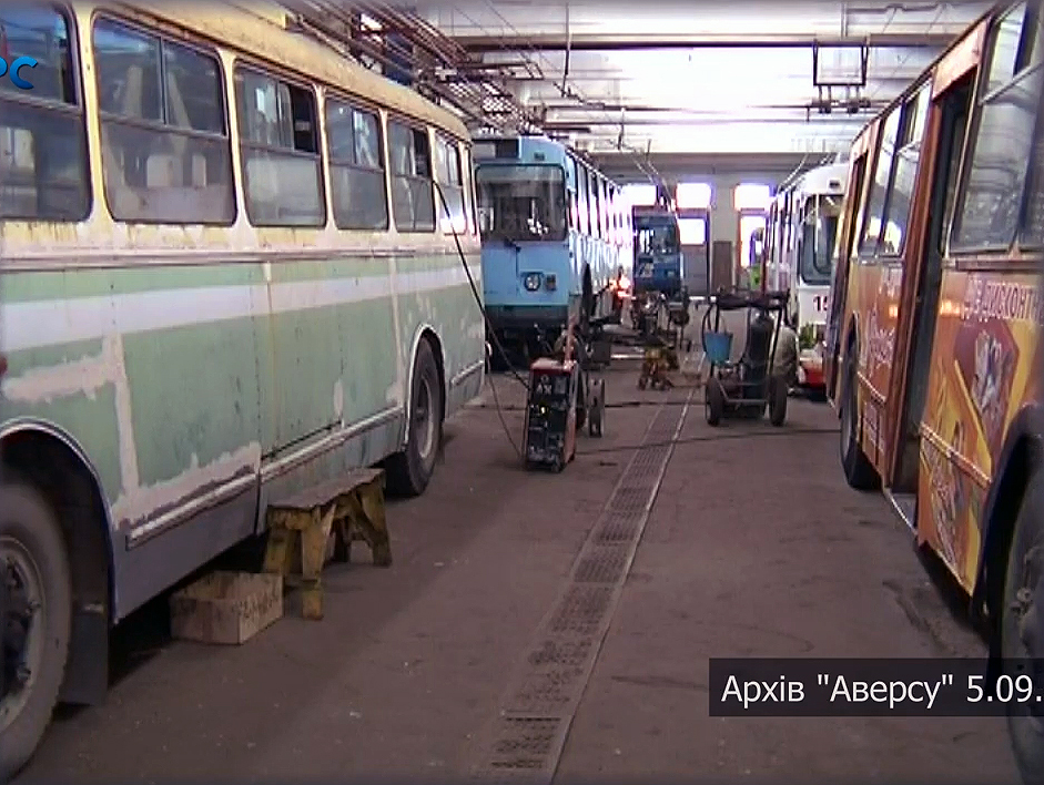 Луцьк, Škoda 9Tr19 № 34; Луцьк, ЗиУ-682В-013 [В0В] № 170; Луцьк — Скріншоти з відео; Луцьк — Тролейбусне депо