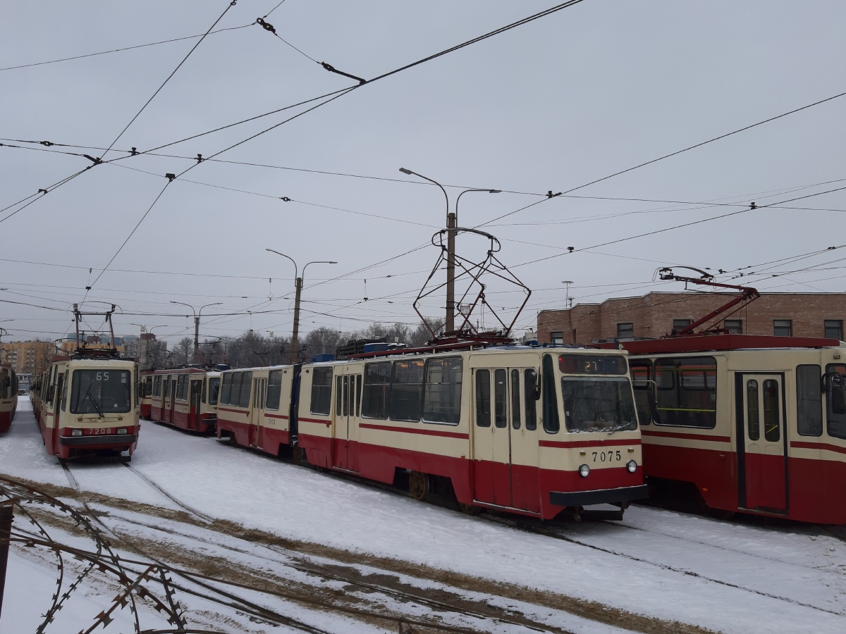 Saint-Pétersbourg, LVS-86K N°. 7075; Saint-Pétersbourg, 71-134K (LM-99K) N°. 7208