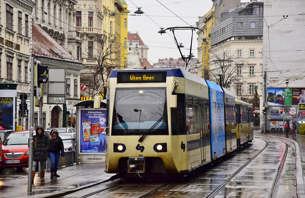 Viena, Bombardier 400 nr. 405; Viena, SGP 100 nr. 4-121