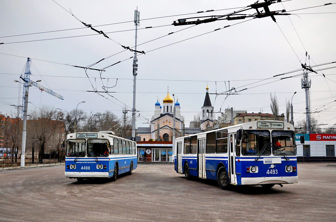 Volgograd, ZiU-682 (VZSM) Nr. 4488; Volgograd, ZiU-682G-016 (012) Nr. 4493 Volgograd, ZiU-682 (VZSM) Nr. 4488; Volgograd, ZiU-682G-016 (012) Nr. 4493