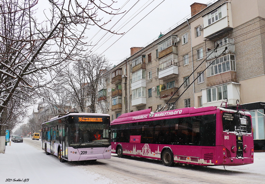 Кременчуг, ЛАЗ E183A1 № 209; Кременчуг, АКСМ 32100D (БКМ-Україна) № 041