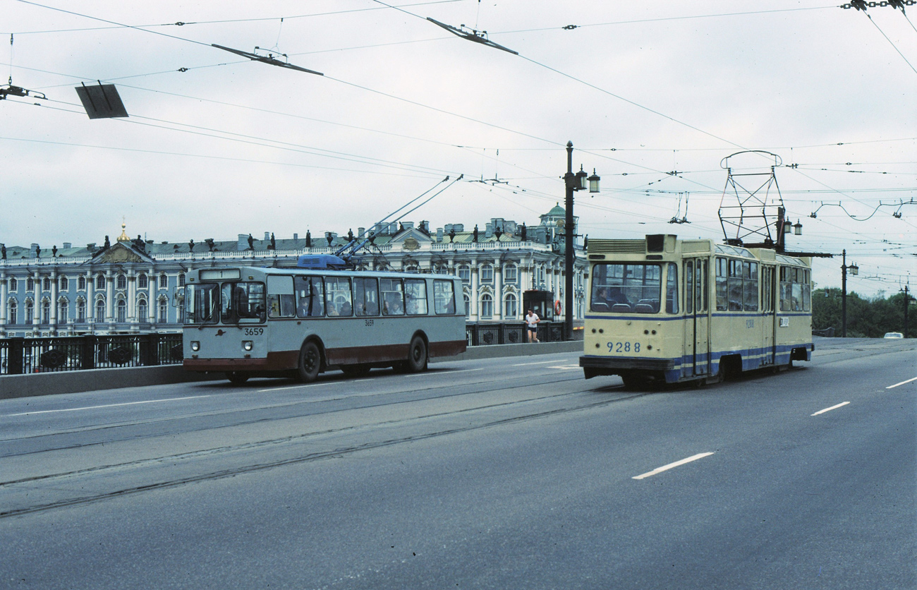 Saint-Petersburg, ZiU-682V č. 3659; Saint-Petersburg, LM-68 č. 9288