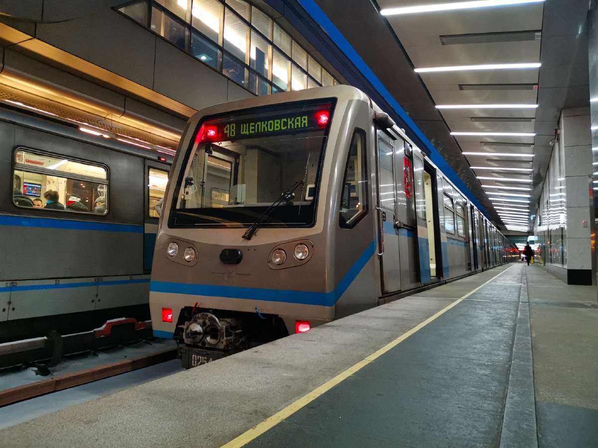 Москва, 81-740.4 «Русич» № 0254