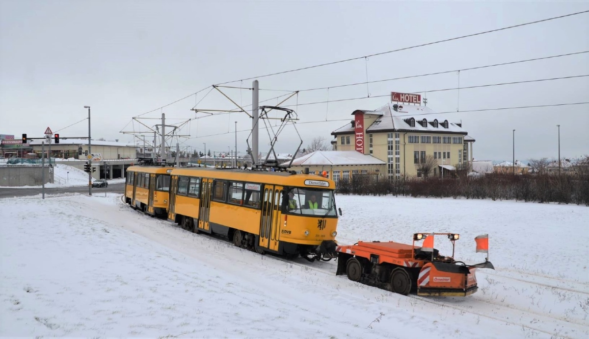 Дрезден, Tatra T4D-MI № 201 009; Дрезден, IFTEC VRG 1 № 251 401