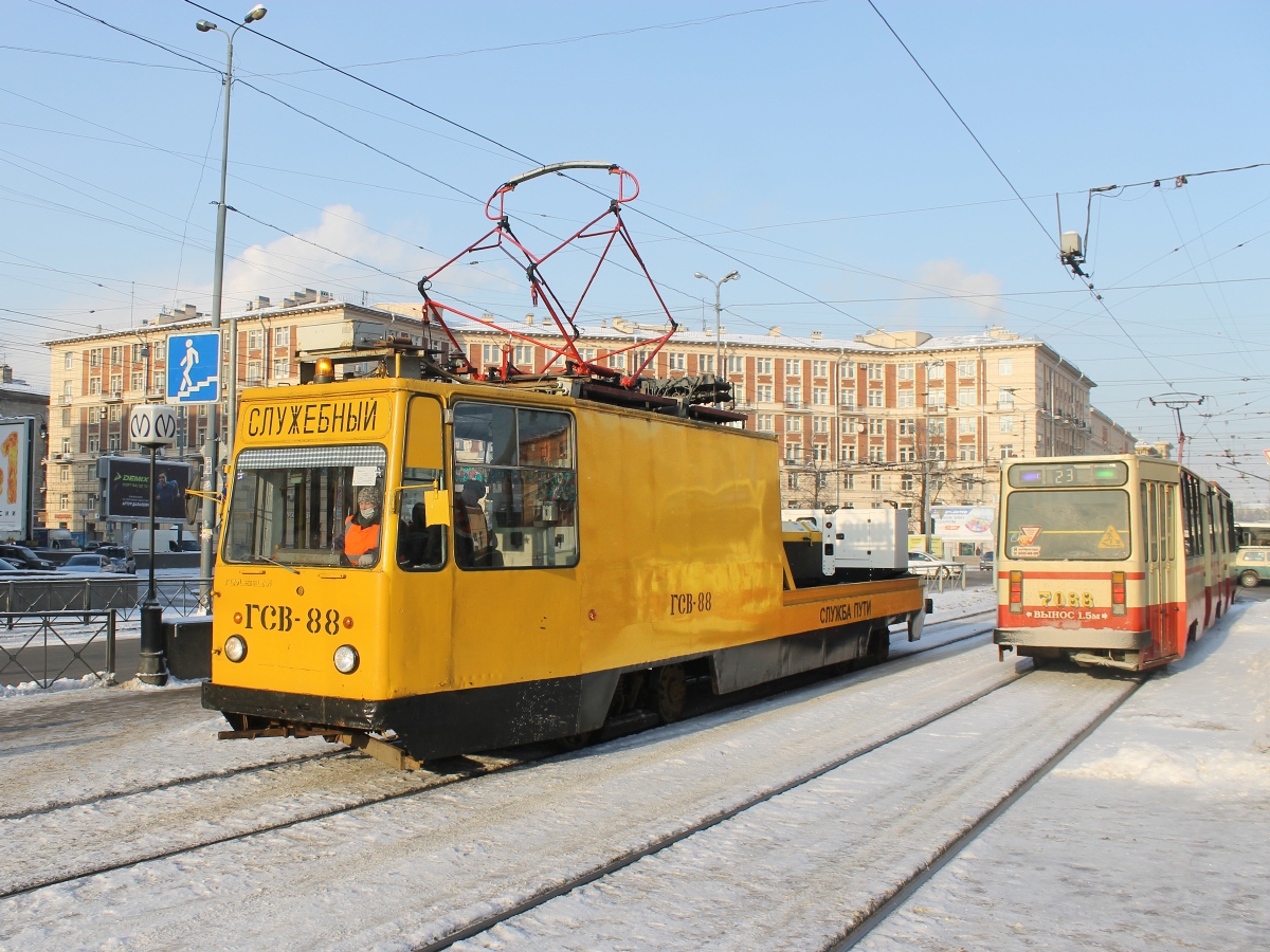 Санкт-Петербург, ЛМ-68М № ГСВ-88; Санкт-Петербург, ЛВС-86К № 7088 Санкт-Петербург, ЛМ-68М № ГСВ-88; Санкт-Петербург, ЛВС-86К № 7088
