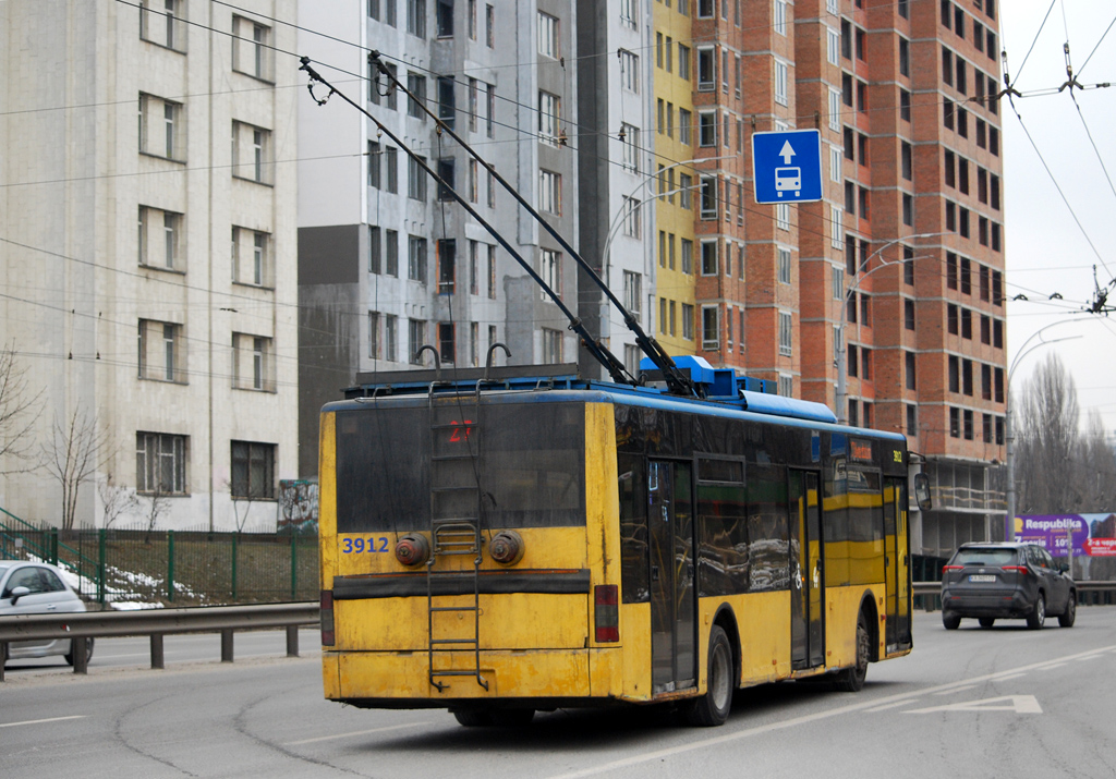 Kijevas, LAZ E183D1 nr. 3912
