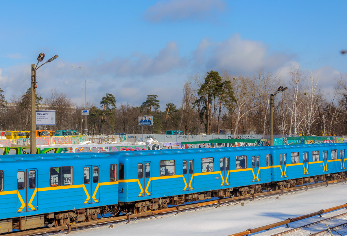 Kijev, E-KM-Pm (81-7081) Br. 3649