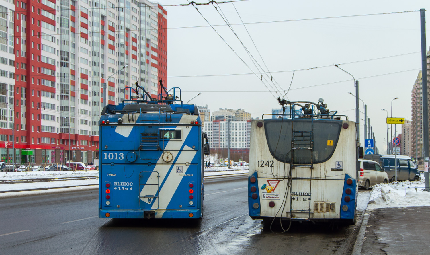 Санкт-Петербург, Тролза-5265.08 «Мегаполис» № 1013; Санкт-Петербург, ВМЗ-5298.01 «Авангард» № 1242 Санкт-Петербург, Тролза-5265.08 «Мегаполис» № 1013; Санкт-Петербург, ВМЗ-5298.01 «Авангард» № 1242