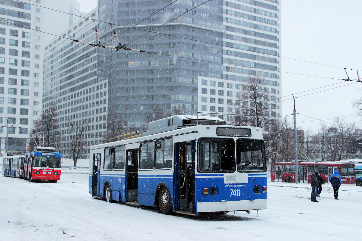 Москва, ЗиУ-682ГМ1 (с широкой передней дверью) № 7411