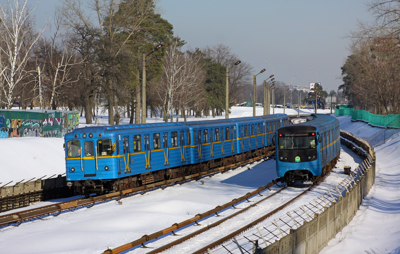 Киев, Ема-502 № 7094; Киев, Е-КМ-Гб (81-7080) № 5211