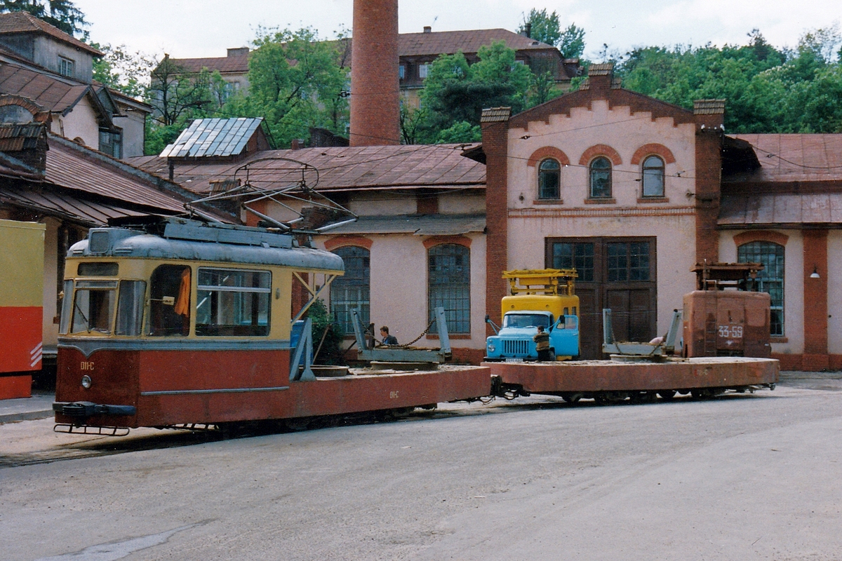 Львов, Gotha T2-62 № 011; Львов, Gotha B2-62 № 021