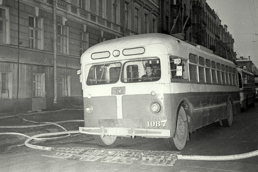 Санкт-Петербург, МТБ-82Д № 1087; Санкт-Петербург — Исторические фотографии троллейбусов