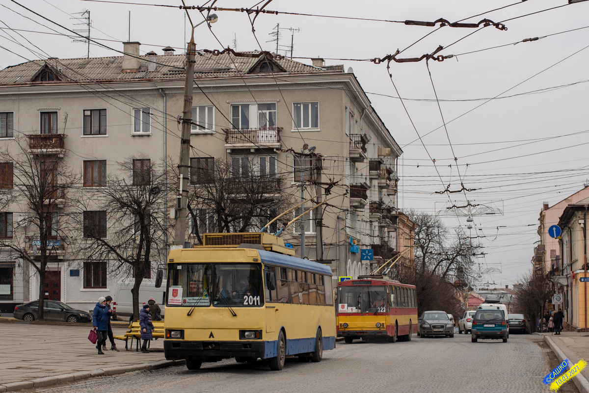 Чернівці, ЛАЗ-52522 № 2011; Чернівці, Škoda 14Tr89/6 № 322