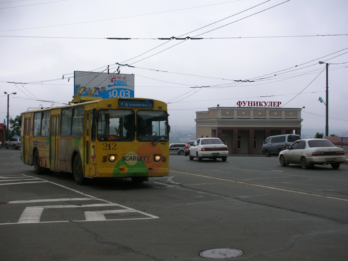 Владивосток, ЗиУ-682Г [Г00] № 212; Владивосток — Закрытые маршруты и остатки троллейбусной инфраструктуры