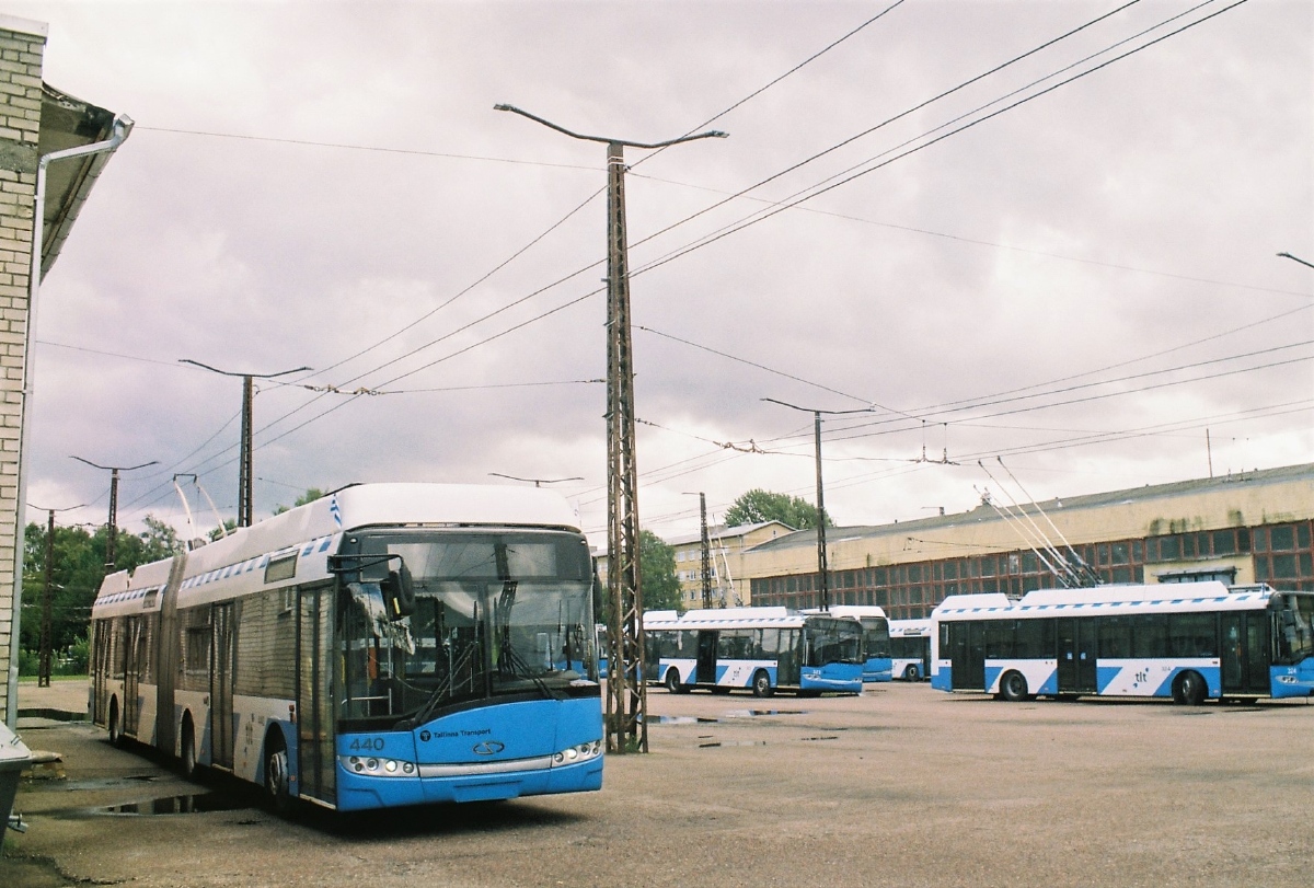 Таллин, Solaris Trollino III 18 AC № 440; Таллин, Solaris Trollino II 12 Ganz № 323; Таллин, Solaris Trollino II 12 Ganz № 324