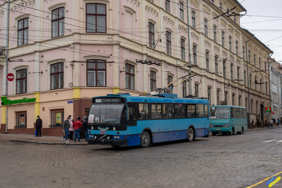 Черновцы, Den Oudsten B88 № 351