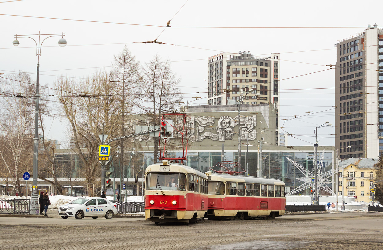 Jekatyerinburg, Tatra T3SU — 642