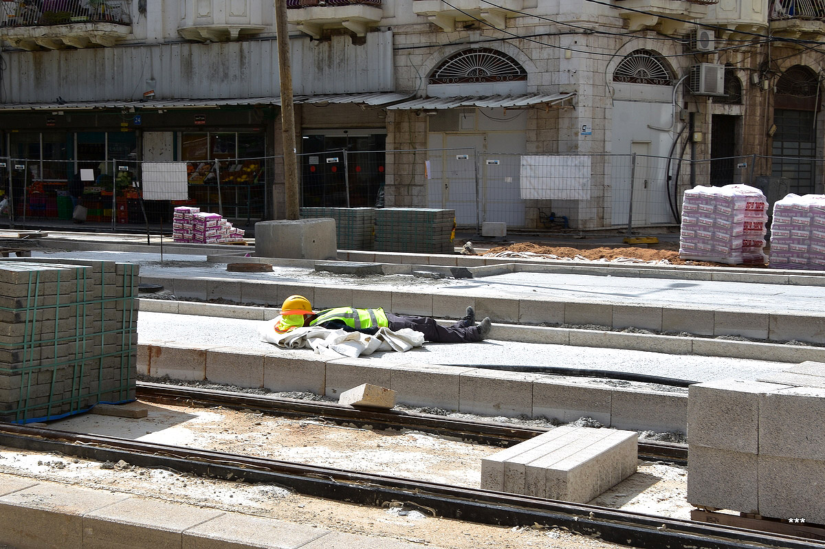 Tel Aviv — Construction of the red line Light Rail; Humor