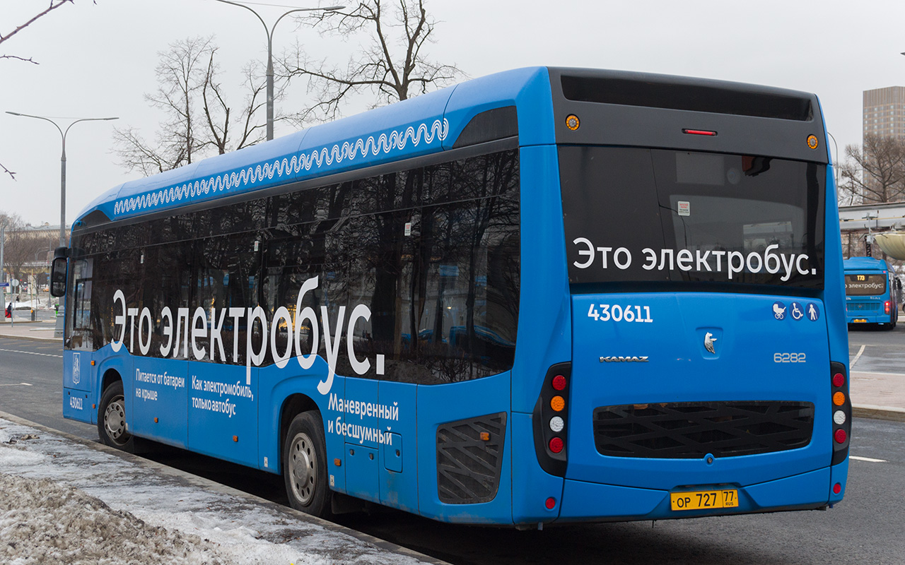 Moskau, KAMAZ-6282 Nr. 430611
