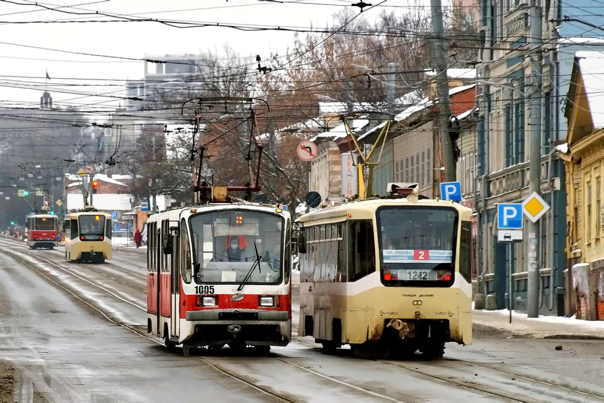 Нижний Новгород, 71-403 № 1005; Нижний Новгород, 71-619КТ № 1242