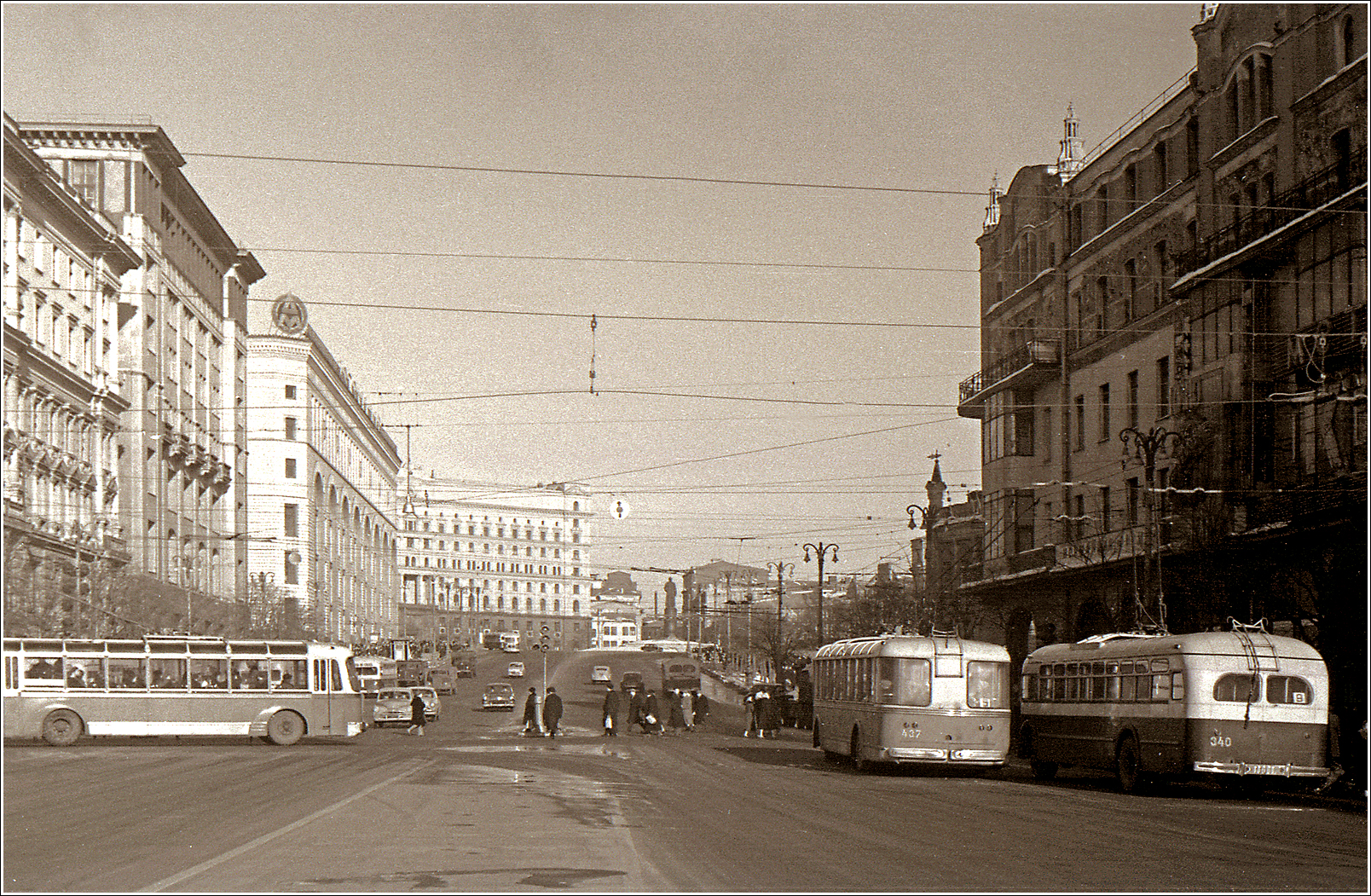 Maskva, SVARZ MTBES nr. 437; Maskva, MTB-10 nr. 340; Maskva — Historical photos — Tramway and Trolleybus (1946-1991)
