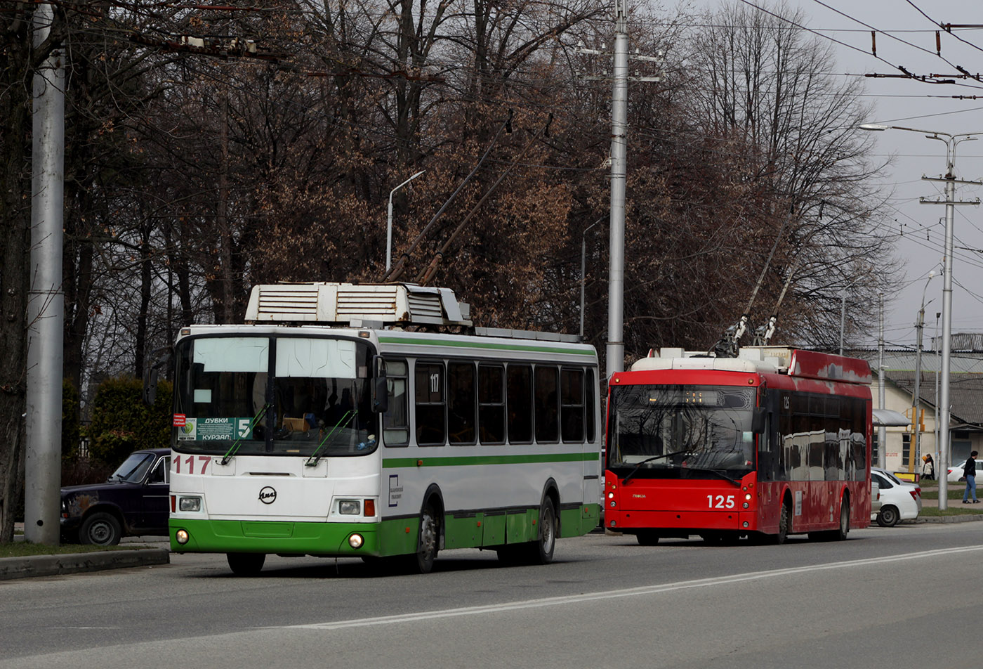 Нальчик, ЛиАЗ-5280 № 117; Нальчик, Тролза-5265.00 «Мегаполис» № 125