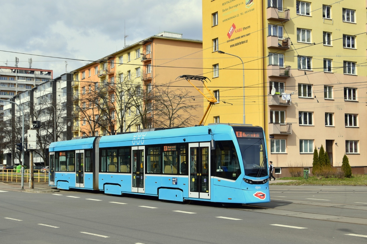 Ostrava, Stadler Tango NF2 Br. 1738