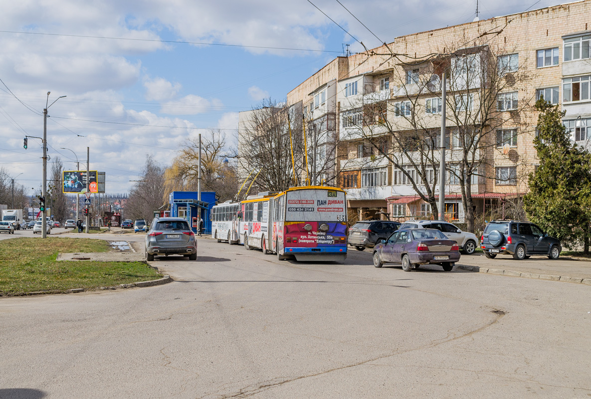 Черновцы, Škoda 14TrR № 366; Черновцы, Škoda 15Tr13/6M № 381