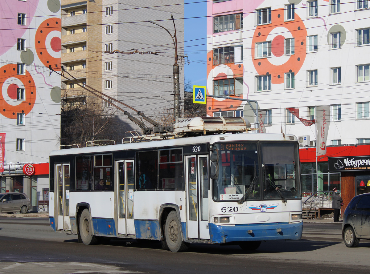 Киров, БТЗ-52768Р № 620