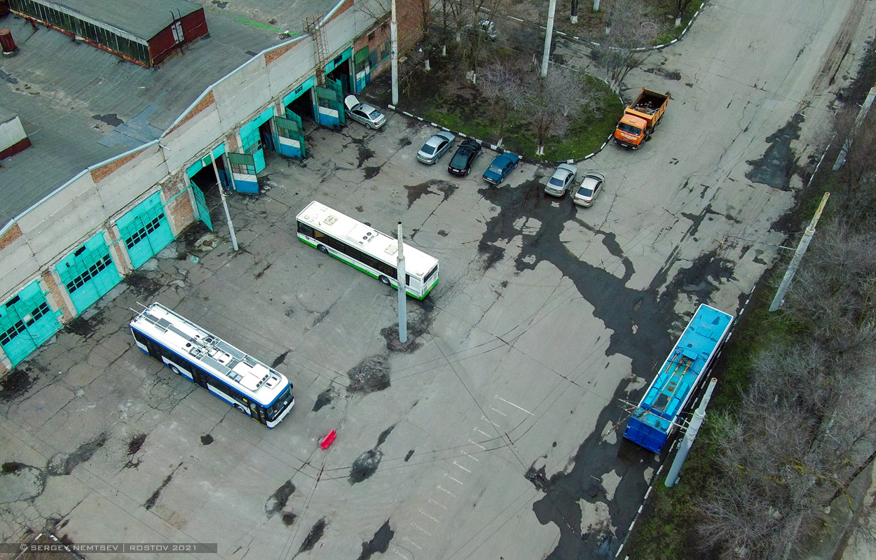 Ростов-на-Дону, МТрЗ-52791 «Садовое Кольцо» № 121; Ростов-на-Дону, УТТЗ-6241-10-02 «Горожанин» № 114; Ростов-на-Дону — Разные фотографии