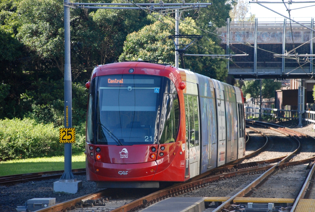 Сидней, CAF Urbos 3 № 2121 (21)