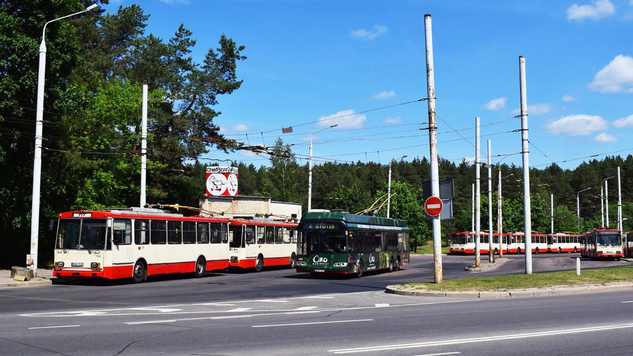 Vilnius, Škoda 14Tr89/6 — 1542; Vilnius, Solaris Trollino II 15 AC — 1675