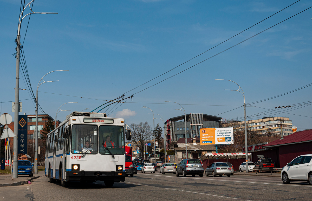 Киев, ЮМЗ Т2 № 4235 Киев, ЮМЗ Т2 № 4235