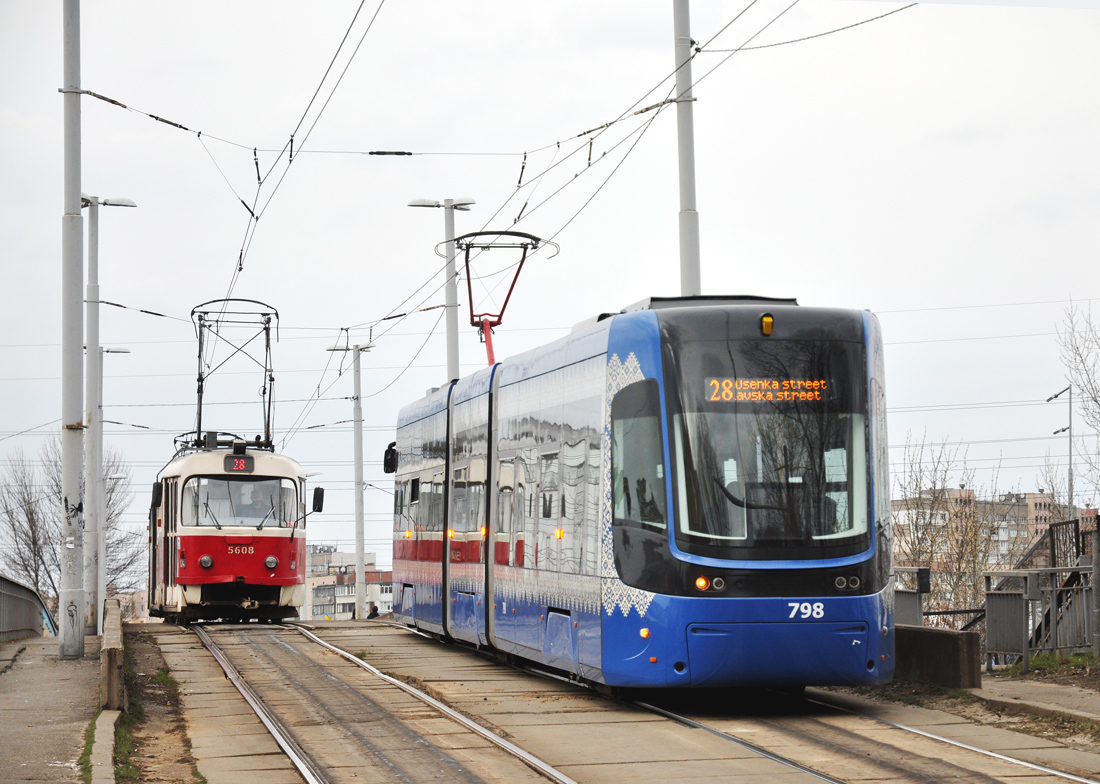 Kijev, PESA 71-414K-2 (Fokstrot) Br. 798