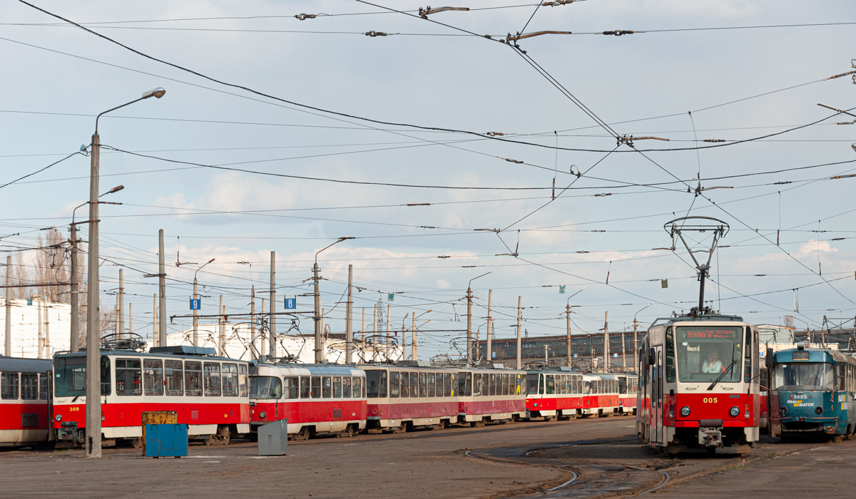 Киев, Tatra T6A5 № 309; Киев, Tatra T6A5 № 005; Киев, Tatra T3SU № 5685 Киев, Tatra T6A5 № 309; Киев, Tatra T6A5 № 005; Киев, Tatra T3SU № 5685