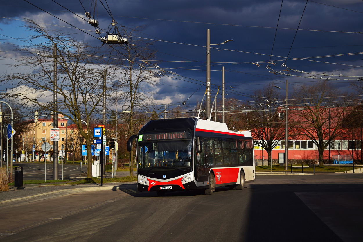 Пардубице, Škoda 32Tr SOR № 425
