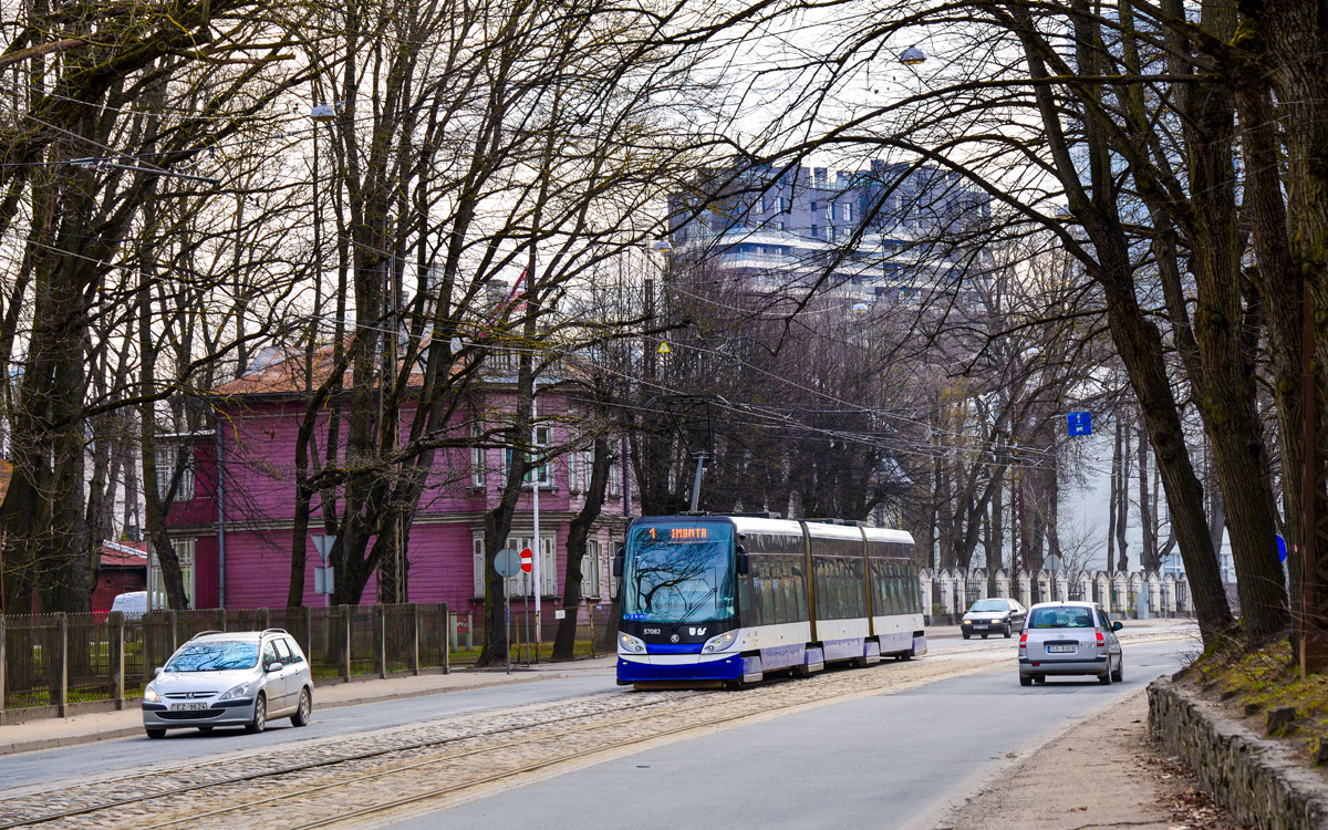 Рига, Škoda 15T ForCity Alfa Riga № 57082