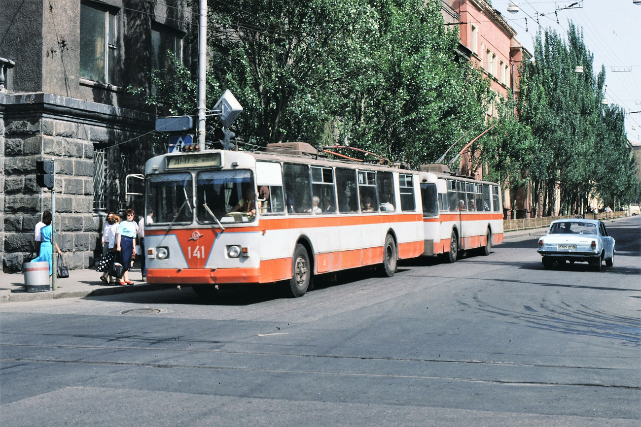 Донецк, ЗиУ-682В [В00] № 141; Донецк — Фотографии Matti и Томаса Фишера — 06.1992