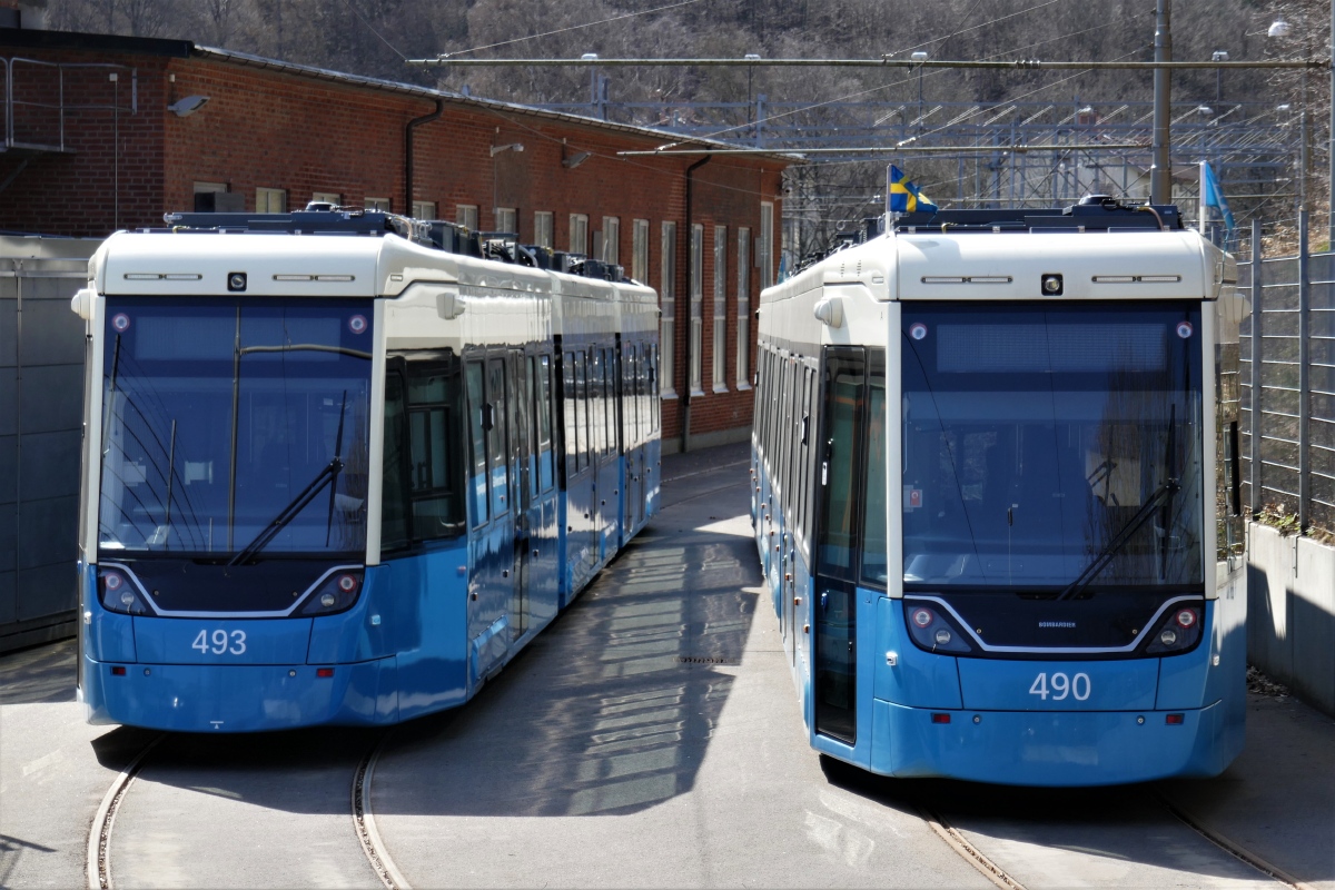 Гётеборг, Alstom M33B Flexity Göteborg № 493; Гётеборг, Bombardier M33B Flexity Göteborg № 490