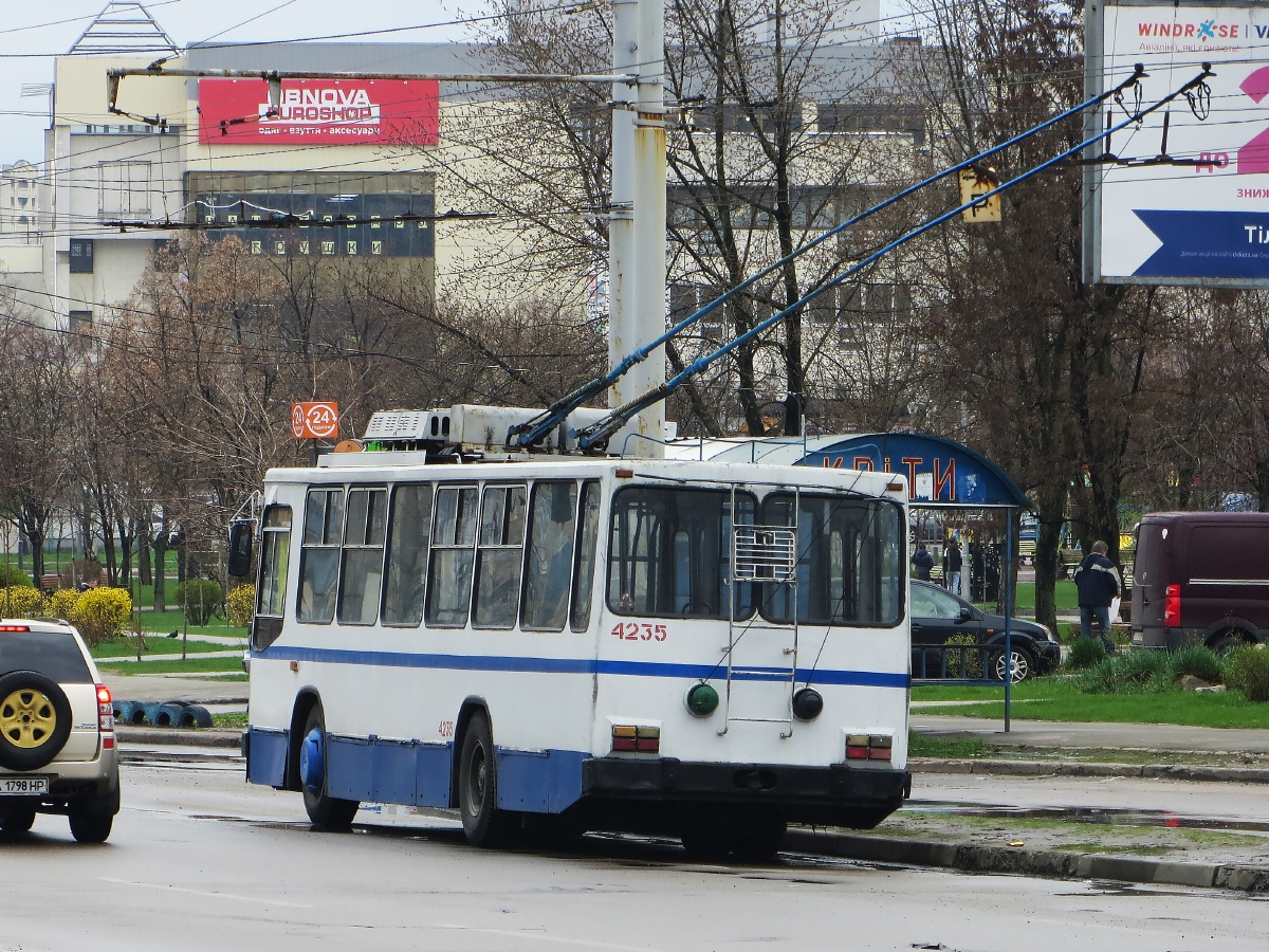 Киев, ЮМЗ Т2 № 4235 Киев, ЮМЗ Т2 № 4235