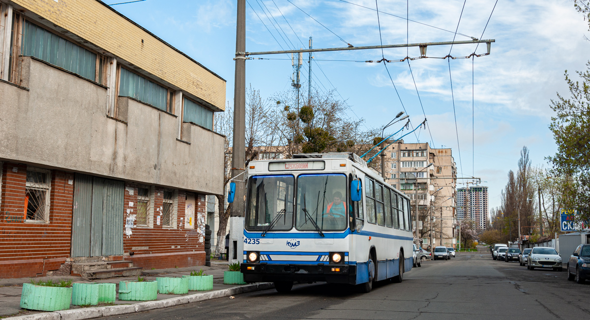 Киев, ЮМЗ Т2 № 4235 Киев, ЮМЗ Т2 № 4235