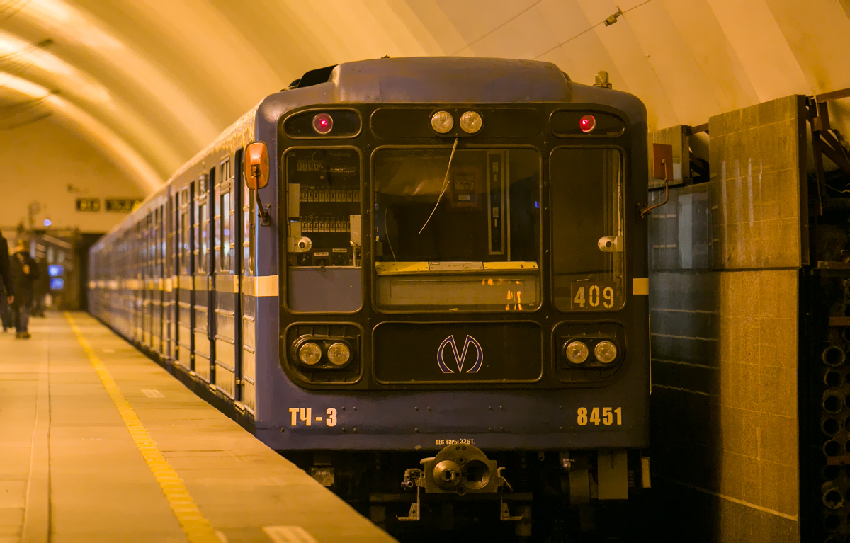 Санкт-Петербург, 81-717 (ЛВЗ) № 8451