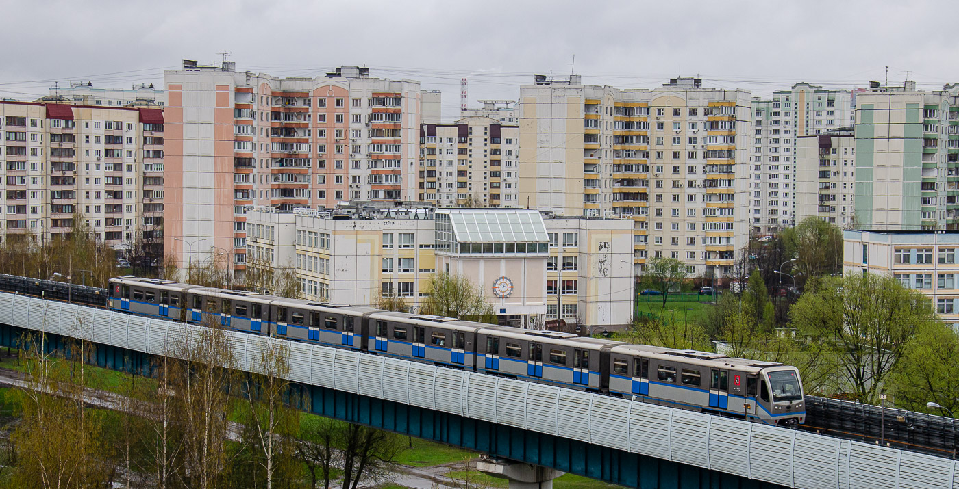 Москва, 81-740.4 «Русич» № 0332; Москва, 81-741.4 «Русич» № 0916; Москва, 81-740.4 «Русич» № 0333