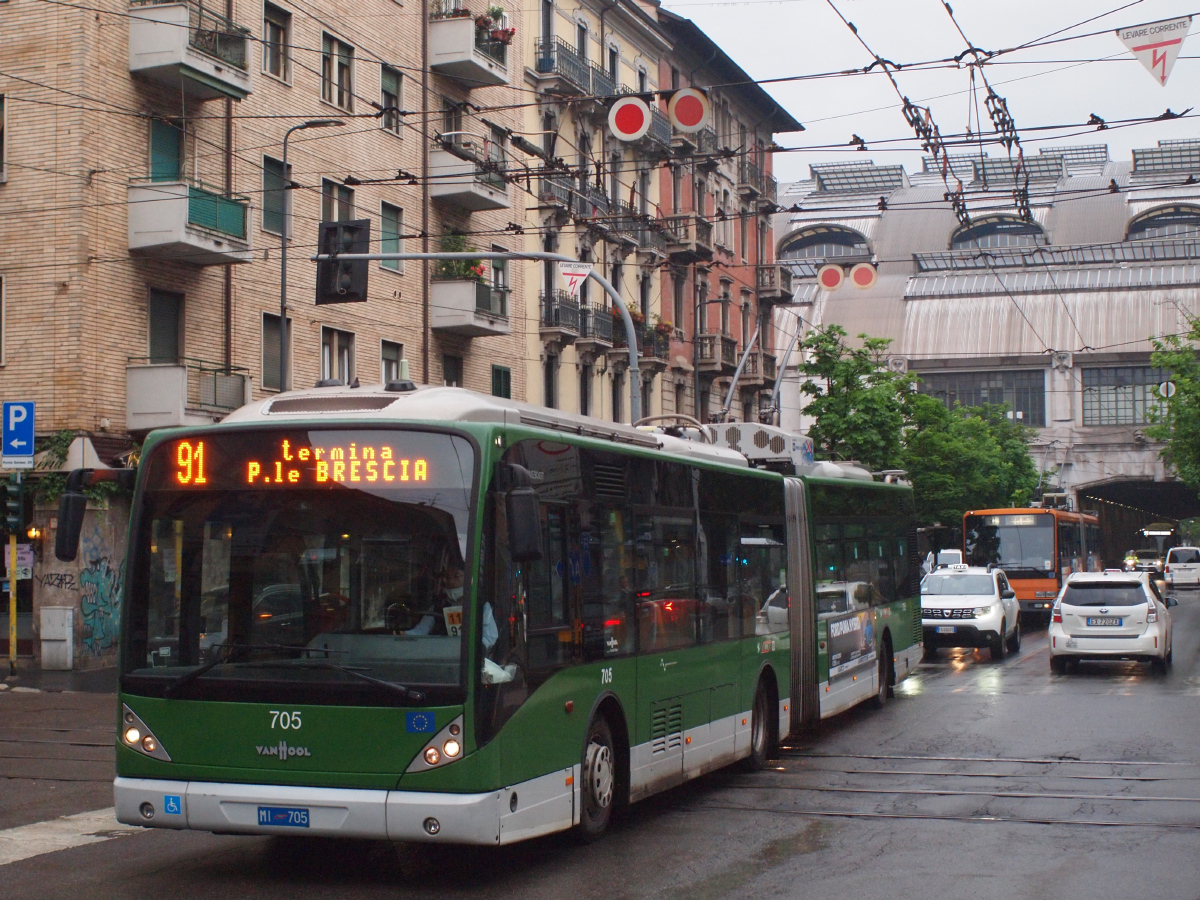 Милан, Van Hool AG 300T № 705