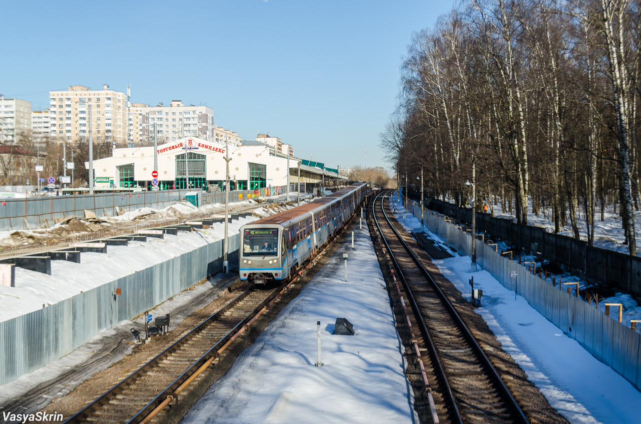 Москва — Метрополитен — [3] Арбатско-Покровская линия