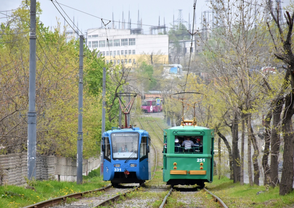 Владивосток, 71-619К № 331; Владивосток, РВЗ-6М2 № 251; Владивосток — Разные фотографии; Владивосток — Ретро-вагон; Владивосток — Тематические трамваи