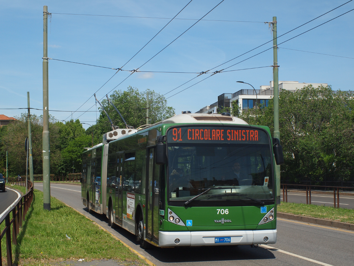 Милан, Van Hool AG 300T № 706