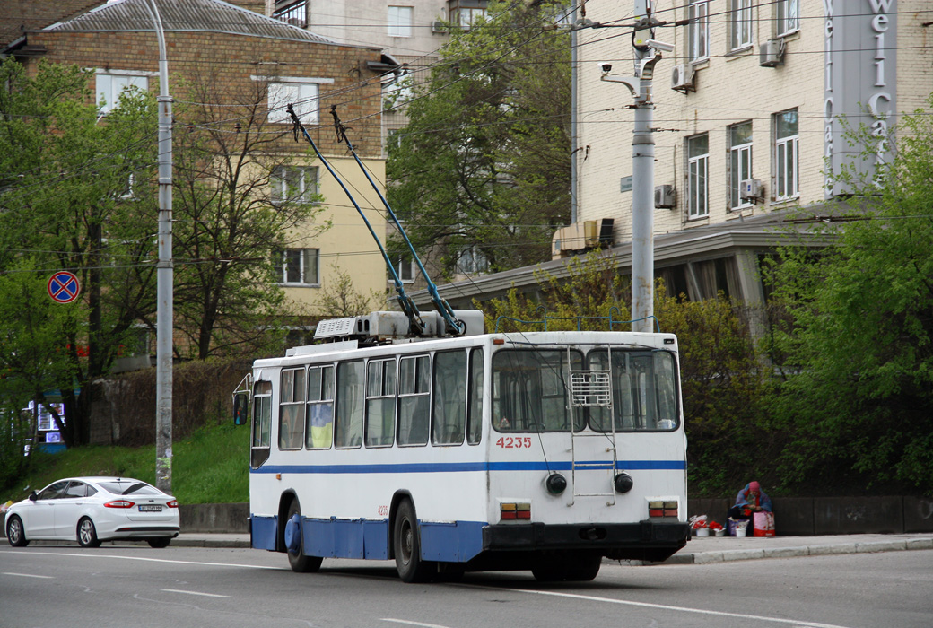 Kyiv, YMZ T2 # 4235 Kyiv, YMZ T2 # 4235